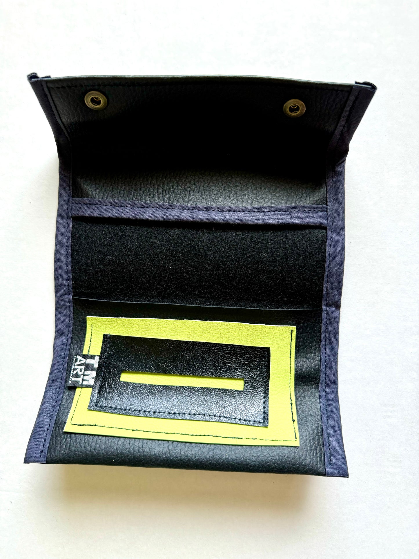 Tobacco pouch