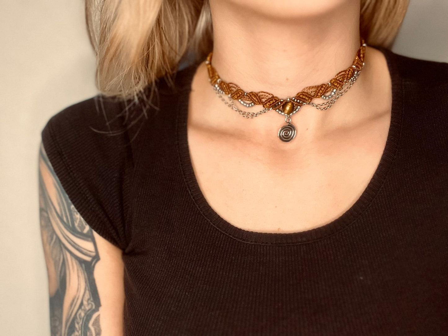 Choker with Tiger's Eye crystal