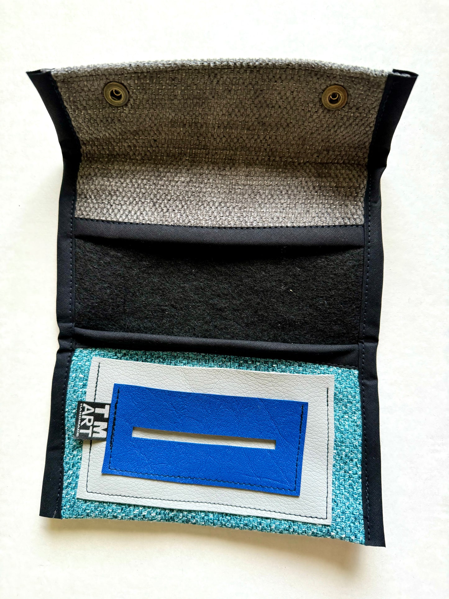 Tobacco pouch