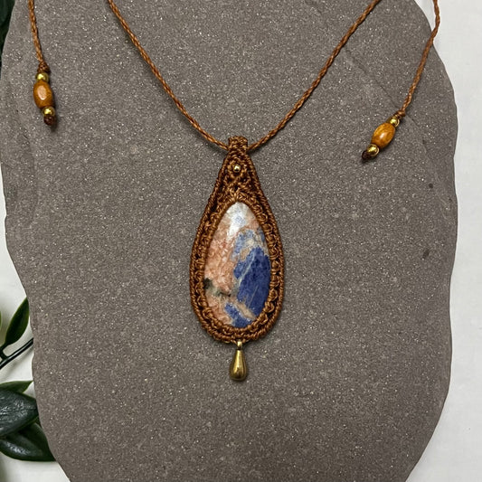 Amulet s kristalom Sodalit