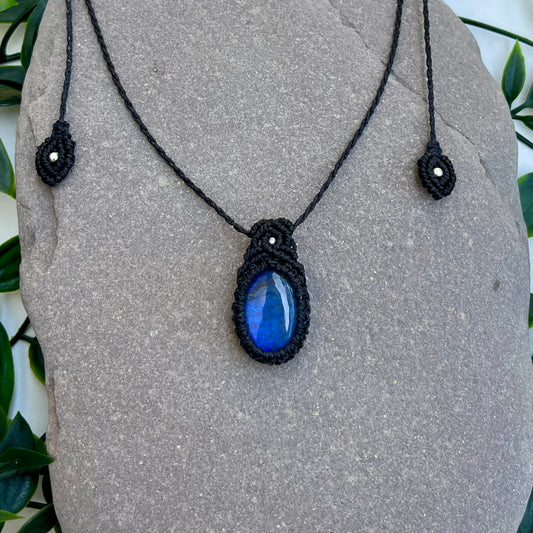 Amulet s kristalom Labradorit