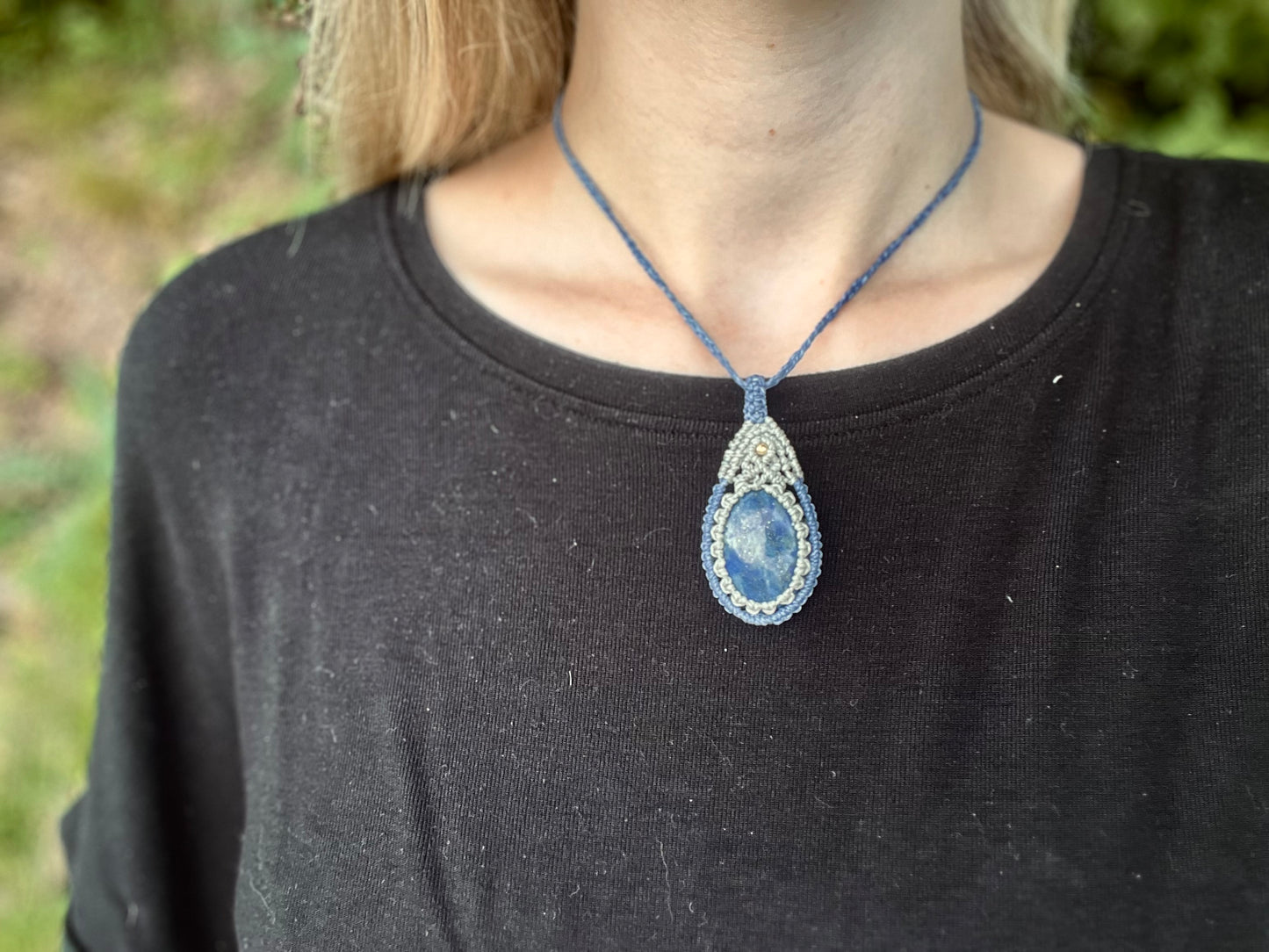 Amulet s kristalom Lapis lazuli
