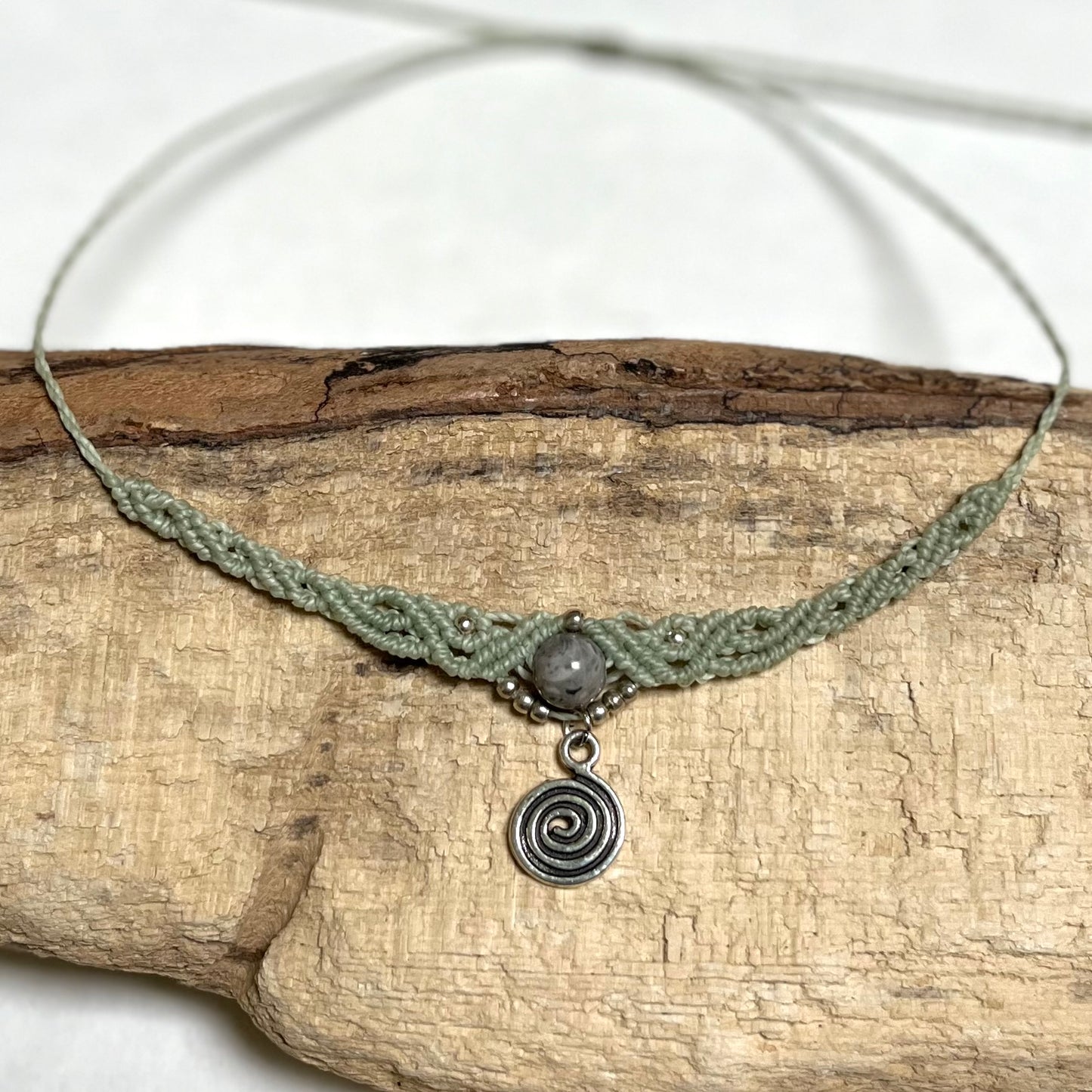 Ogrlica s kristalom Sivi jaspis