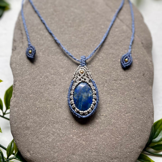 Amulet s kristalom Lapis lazuli